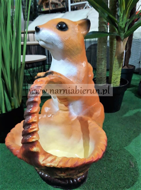 Figurka z żywicy Wiewiórka z koszykiem koszem 42 cm Figurka z żywicy Wiewiórka z koszykiem koszem 42 cm