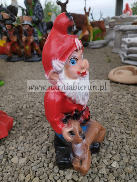Figurka z żywicy Krasnal Skrzat z sarną 35 cm Figurka z żywicy Krasnal Skrzat z sarną 35 cm
