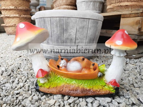 Figurka z żywicy Królik Zając Zajączek w hamaku grzyb 36 cm Figurka z żywicy Królik Zając Zajączek w hamaku grzyb 36 cm