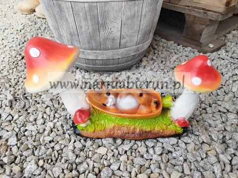 Figurka z żywicy Królik Zając Zajączek w hamaku grzyb 36 cm Figurka z żywicy Królik Zając Zajączek w hamaku grzyb 36 cm