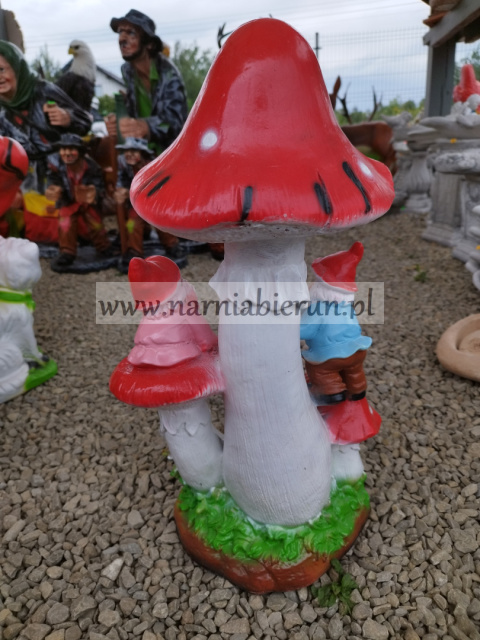 Figurka z żywicy Krasnal krasnoludki na muchomorze 50 cm Figurka z żywicy Krasnal krasnoludki na muchomorze 50 cm