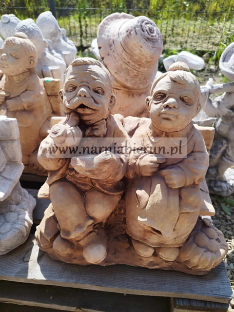 Figurka betonowa BABCIA I DZIADEK 38 cm Figurka betonowa BABCIA I DZIADEK 38 cm