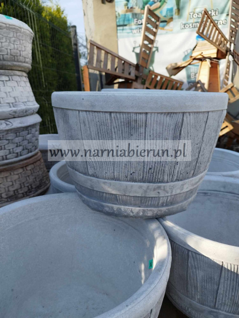 Figurka betonowa DONICA WIADRO 40 cm Figurka betonowa DONICA WIADRO 40 cm
