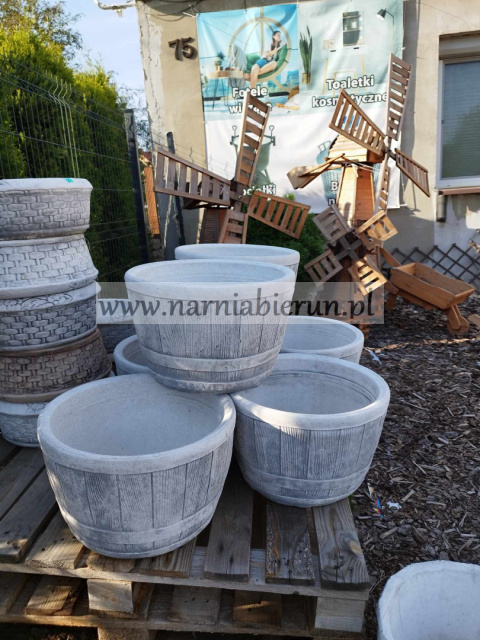 Figurka betonowa DONICA WIADRO 40 cm Figurka betonowa DONICA WIADRO 40 cm