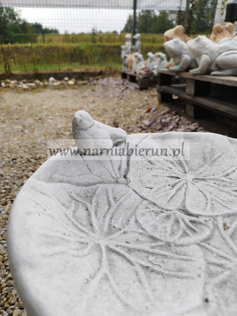 Figurka betonowa Figura Poidło z ptaszkiem na kolumnie 47 cm Figurka betonowa Figura Poidło z ptaszkiem na kolumnie 47 cm