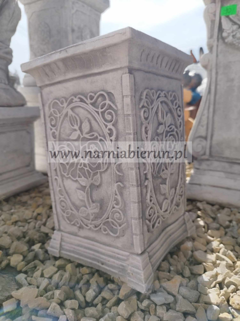 Figurka betonowa filar podstawa KOLUMNA ZDOBIONA 25 cm Figurka betonowa filar podstawa KOLUMNA ZDOBIONA 25 cm