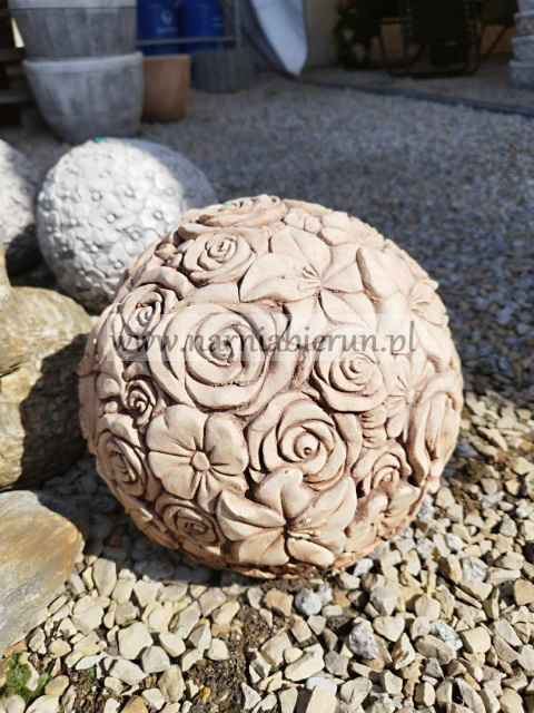 Figurka betonowa KULA Kwiaty 23 cm Figurka betonowa KULA Kwiaty 23 cm