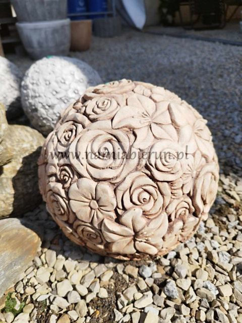 Figurka betonowa KULA Kwiaty 23 cm Figurka betonowa KULA Kwiaty 23 cm