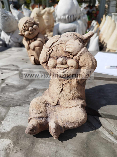 Figurka betonowa Skrzat Krasnal Troll Krasonludek 15 cm Figurka betonowa Skrzat Krasnal Troll Krasonludek 15 cm