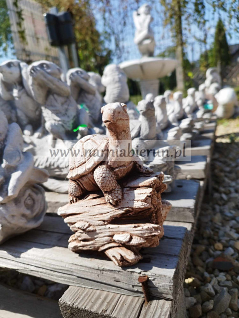 Figurka betonowa ŻÓŁW na pniu 14 cm Figurka betonowa ŻÓŁW na pniu 14 cm
