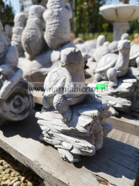 Figurka betonowa ŻÓŁW na pniu 14 cm Figurka betonowa ŻÓŁW na pniu 14 cm