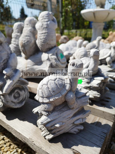 Figurka betonowa ŻÓŁW na pniu 14 cm Figurka betonowa ŻÓŁW na pniu 14 cm