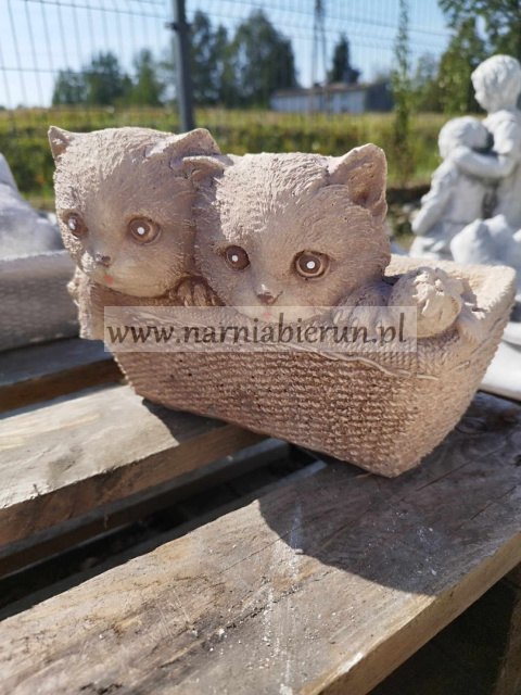 Figurka betonowa donica KOT koty w koszyku 18 cm Figurka betonowa donica KOT koty w koszyku 18 cm