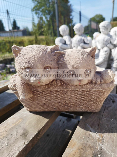 Figurka betonowa donica KOT koty w koszyku 18 cm Figurka betonowa donica KOT koty w koszyku 18 cm