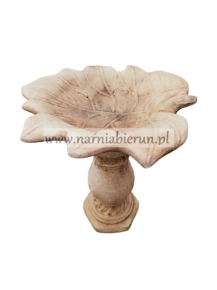 Figurka betonowa poidełko POIDŁO liść na kolumnie 49 cm Figurka betonowa poidełko POIDŁO liść na kolumnie 49 cm