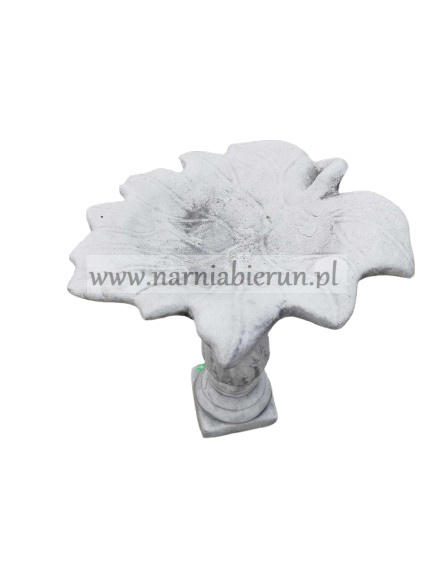 Figurka betonowa poidełko POIDŁO liść na kolumnie 46 cm Figurka betonowa poidełko POIDŁO liść na kolumnie 46 cm