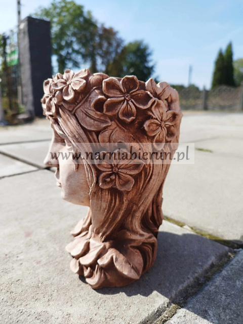 Figurka betonowa DONICA GŁOWA KWIATY 20 cm Figurka betonowa DONICA GŁOWA KWIATY 20 cm