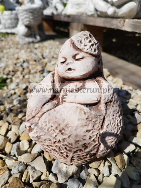 Figurka betonowa dzieci DZIECKO W KAPUŚCIE 12 cm Figurka betonowa dzieci DZIECKO W KAPUŚCIE 12 cm