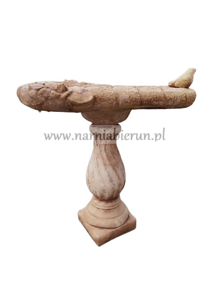 Figurka betonowa Figura Poidło z ptaszkiem na kolumnie 47 cm Figurka betonowa Figura Poidło z ptaszkiem na kolumnie 47 cm