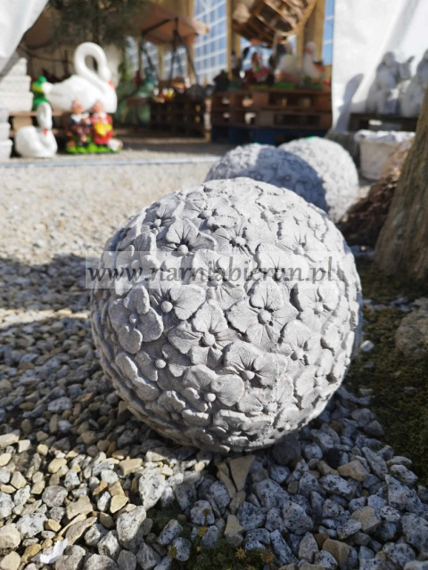 Figurka betonowa KULA kwiaty bratki 21 cm Figurka betonowa KULA kwiaty bratki 21 cm