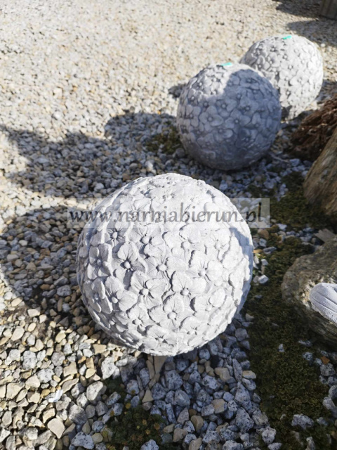 Figurka betonowa KULA kwiaty bratki 21 cm Figurka betonowa KULA kwiaty bratki 21 cm