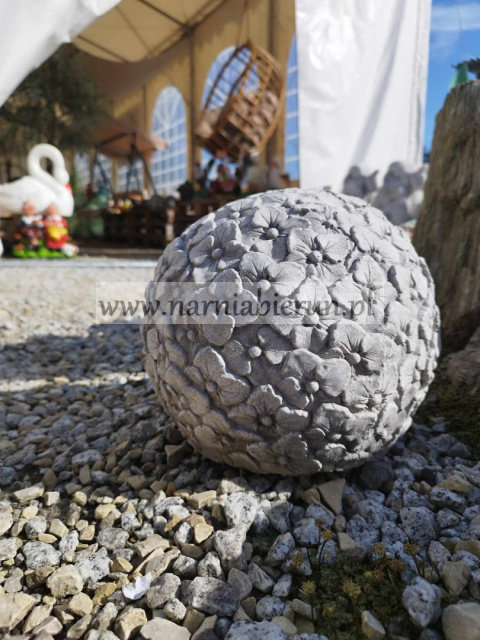 Figurka betonowa KULA kwiaty bratki 21 cm Figurka betonowa KULA kwiaty bratki 21 cm