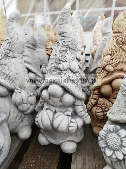 Figurka betonowa KRASNAL KRASNALOWA SRZKAT TROLL dynia 40 cm Figurka betonowa KRASNAL KRASNALOWA SRZKAT TROLL dynia 40 cm