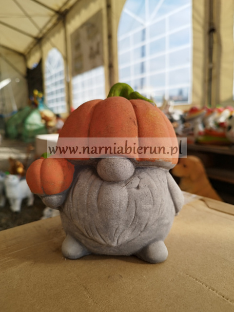 Figurka betonowa KRASNAL KRASNOLUDEK SKRZAT Z DYNIĄ 15 cm Figurka betonowa KRASNAL KRASNOLUDEK SKRZAT Z DYNIĄ 15 cm