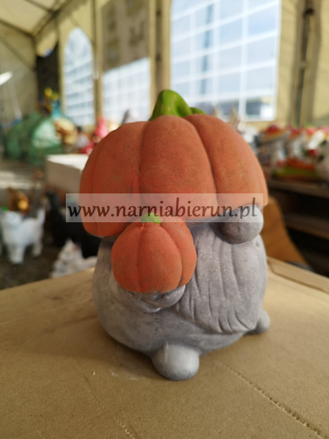 Figurka betonowa KRASNAL KRASNOLUDEK SKRZAT Z DYNIĄ 15 cm Figurka betonowa KRASNAL KRASNOLUDEK SKRZAT Z DYNIĄ 15 cm