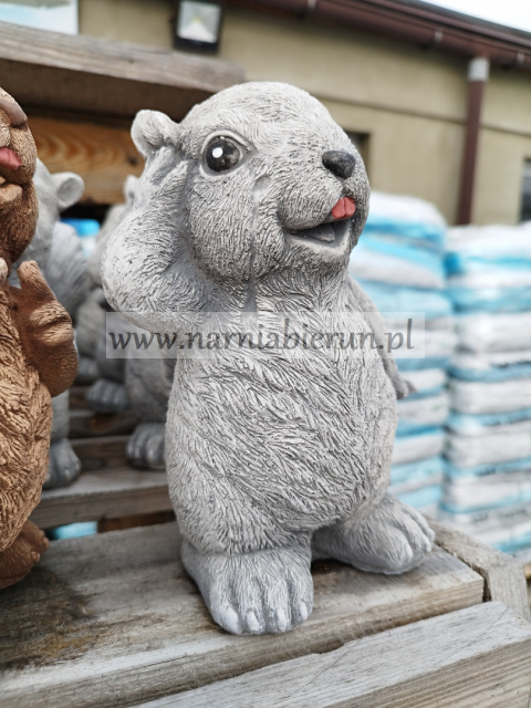 Figurka betonowa WIEWIÓRKA 20 cm Figurka betonowa WIEWIÓRKA 20 cm
