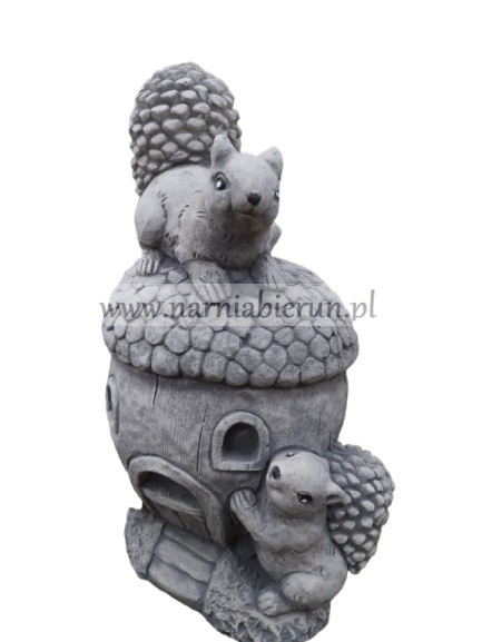 Figurka betonowa WIEWIÓRKA DOMEK MUCHOMOREK Z WIEWIÓRKAMI 35 cm Figurka betonowa WIEWIÓRKA DOMEK MUCHOMOREK Z WIEWIÓRKAMI 35 cm