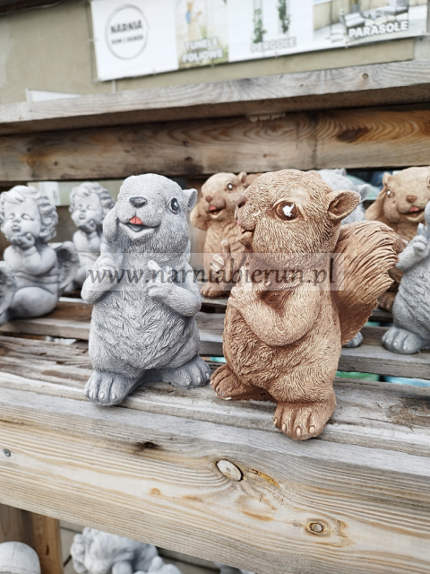 Figurka betonowa WIEWIÓRKA 20 cm Figurka betonowa WIEWIÓRKA 20 cm