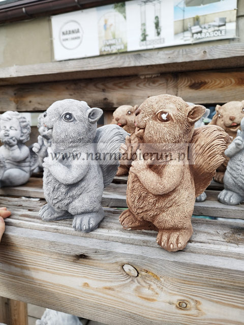 Figurka betonowa WIEWIÓRKA 20 cm Figurka betonowa WIEWIÓRKA 20 cm