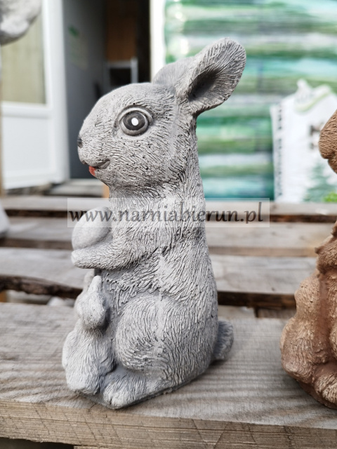 Figurka betonowa zając ZAJĄCZEK z jajeczkiem 16 cm Figurka betonowa zając ZAJĄCZEK z jajeczkiem 16 cm