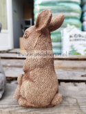 Figurka betonowa zając ZAJĄCZEK z kwiatkiem 16 cm