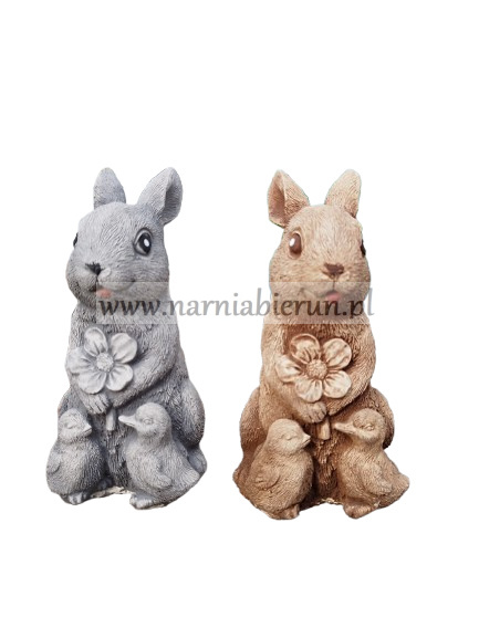 Figurka betonowa zając ZAJĄCZEK z kwiatkiem 16 cm