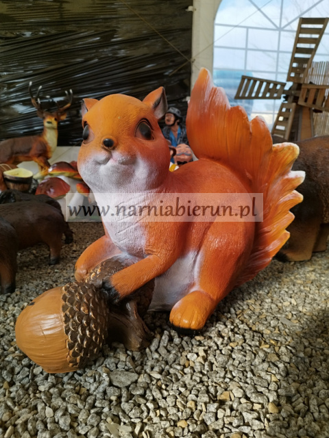 Figurka z żywicy Wiewiórka Wiewiór z żołędziem 77 cm Figurka z żywicy Wiewiórka Wiewiór z żołędziem 77 cm