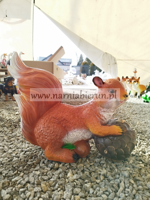 Figurka z żywicy Wiewiórka Wiewiór z szyszką 50 cm Figurka z żywicy Wiewiórka Wiewiór z szyszką 50 cm