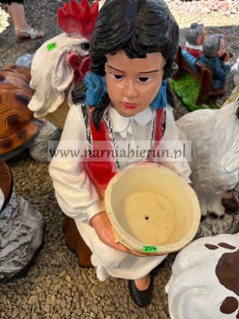Figurka ogrodowa pasterka baba Figurka ogrodowa pasterka baba