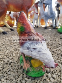 Figurka ogrodowa z żywicy KURA Z KURCZAKAMI 27 cm