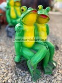 Figurka ogrodowa z żywicy ŻABA ŻABY NA ŁAWCE małe 37 cm