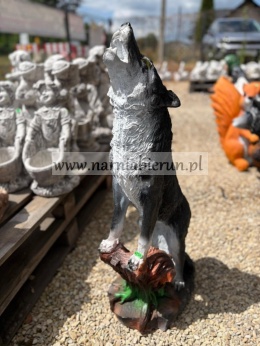 Figurka ogrodowa z żywicy WILK wyjący 90cm.
