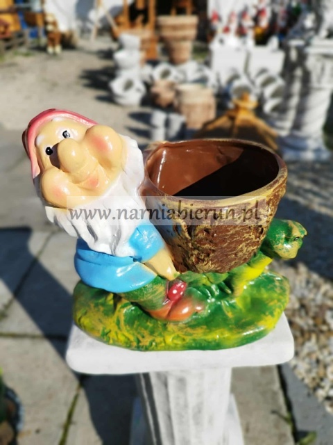 Figurka z ceramiki Krasnal skrzat krasnoludek z żabką donica doniczka 20 cm Figurka z ceramiki Krasnal skrzat krasnoludek z żabką donica doniczka 20 cm