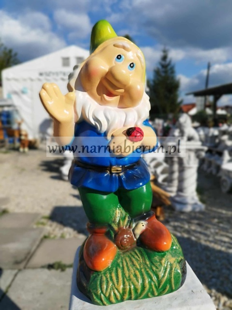 Figurka z ceramiki Krasnal skrzat krasnoludek z biedronką 44 cm Figurka z ceramiki Krasnal skrzat krasnoludek z biedronką 44 cm