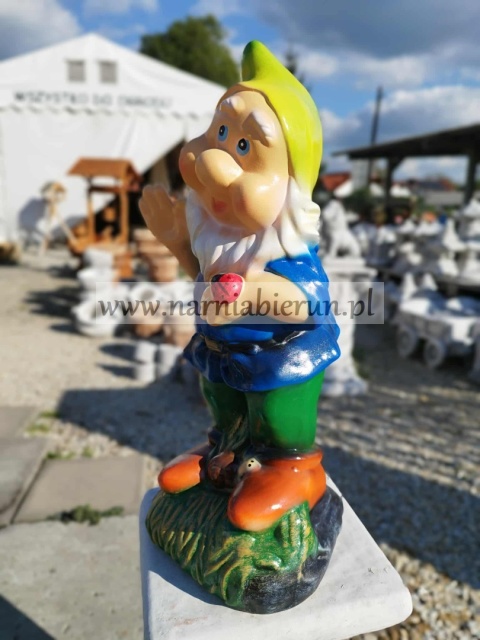 Figurka z ceramiki Krasnal skrzat krasnoludek z biedronką 44 cm Figurka z ceramiki Krasnal skrzat krasnoludek z biedronką 44 cm
