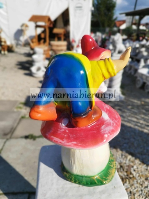 Figurka z ceramiki Krasnal skrzat krasnoludek na grzybie muchomor grzyb 36 cm Figurka z ceramiki Krasnal skrzat krasnoludek na grzybie muchomor grzyb 36 cm