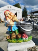 Figurka z ceramiki Krasnal skrzat krasnoludek z wiadrem donica doniczka 29 cm Figurka z ceramiki Krasnal skrzat krasnoludek z wiadrem donica doniczka 29 cm