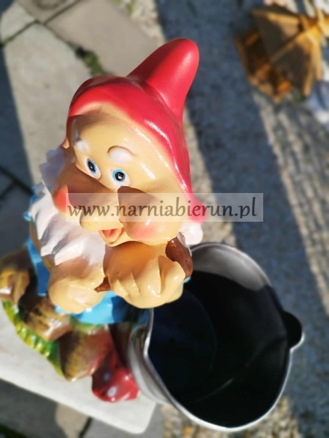 Figurka z ceramiki Krasnal skrzat krasnoludek z wiadrem donica doniczka 29 cm Figurka z ceramiki Krasnal skrzat krasnoludek z wiadrem donica doniczka 29 cm