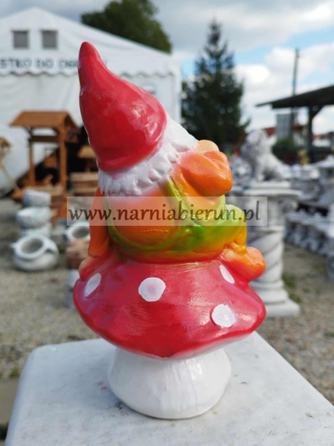 Figurka z ceramiki Krasnal skrzat krasnoludek na muchomorach grzyb 23 cm Figurka z ceramiki Krasnal skrzat krasnoludek na muchomorach grzyb 23 cm