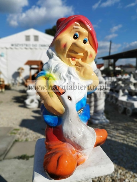 Figurka z ceramiki Krasnal skrzat krasnoludek z gęsią gąska 44 cm Figurka z ceramiki Krasnal skrzat krasnoludek z gęsią gąska 44 cm